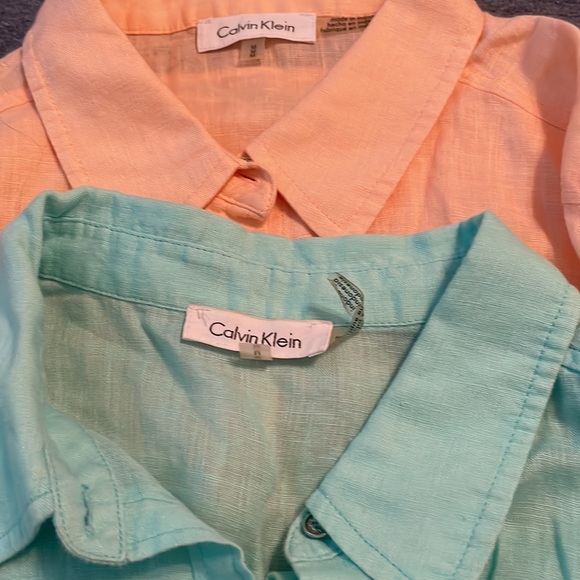 2 CALVIN KLEIN Size M long sleeve shirts Excellent Condition NEW w/out tags $40 - Picture 1 of 6